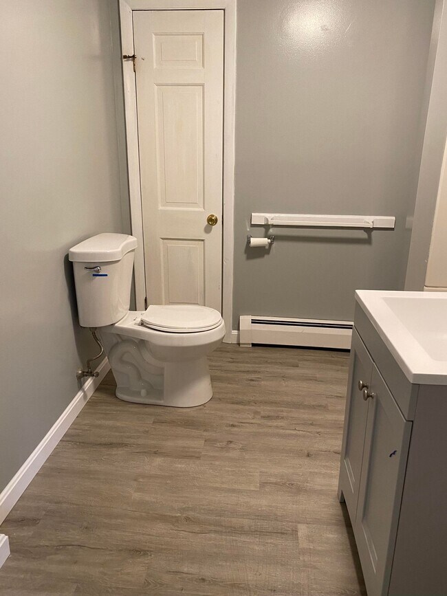 Building Photo - 916 Main St