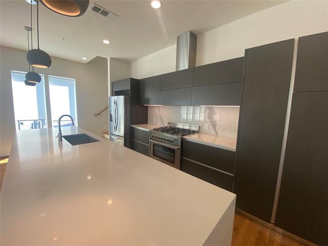 Building Photo - 1505 S Akard St