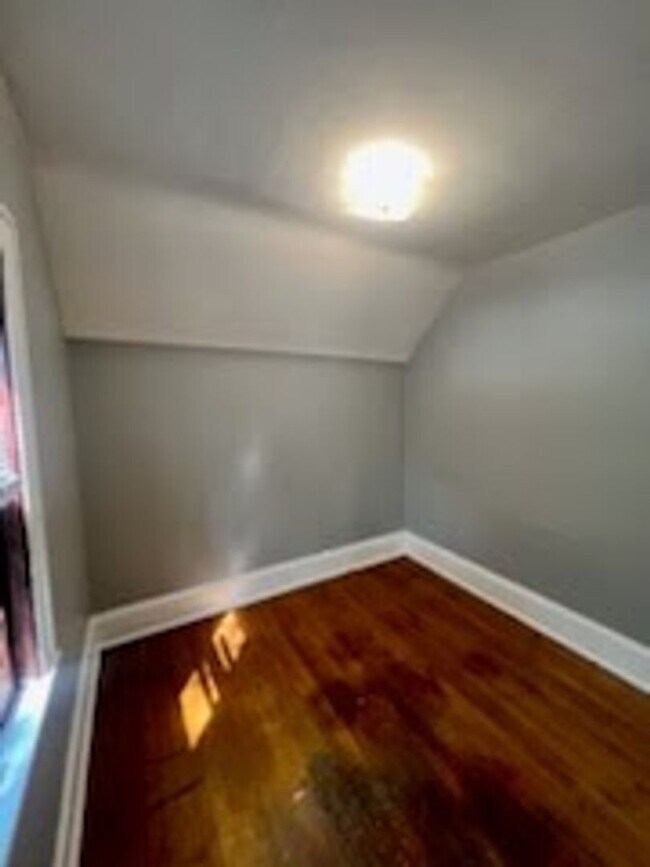 Building Photo - 2146 S Aldrich St