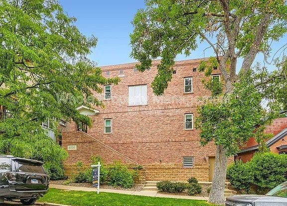 Building Photo - 3030 Wyandot St