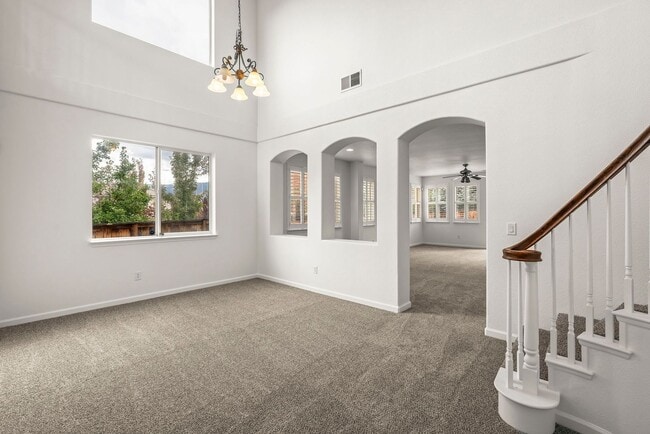 Building Photo - 4 Bedroom Home with Loft & Mountain Views ...