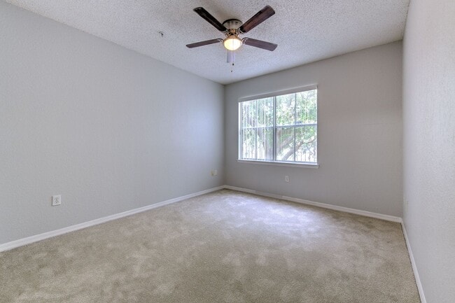 Building Photo - Very nicely upgraded  2bed/2bath 2nd floor...