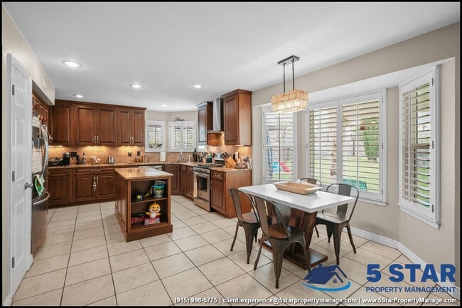 Building Photo - 6052 Bandolero Dr