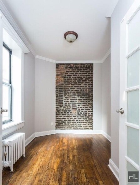 Building Photo - AMAZING ONE BEDROOM APARTMENT!! AMAZING DE...