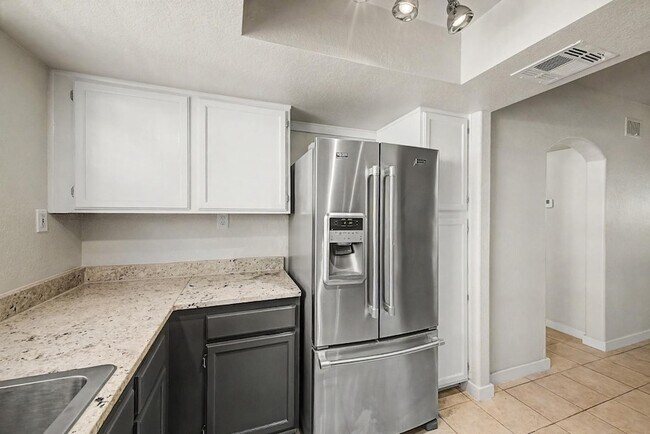 Building Photo - 6885 E Cochise Rd