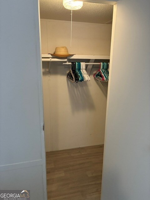 Building Photo - 215 Lynn Dr