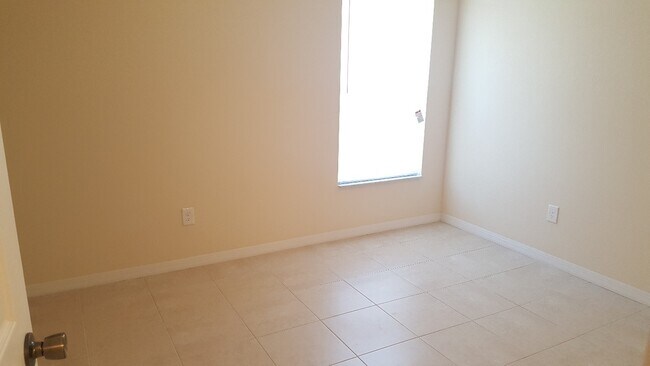 Building Photo - NEWER 3 bedroom 2 bath 1 car garage duplex in SW Cape!!