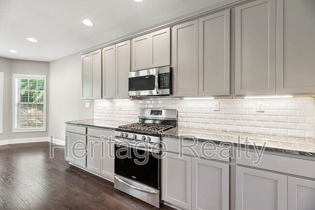 Building Photo - 925 Brookwood Ln