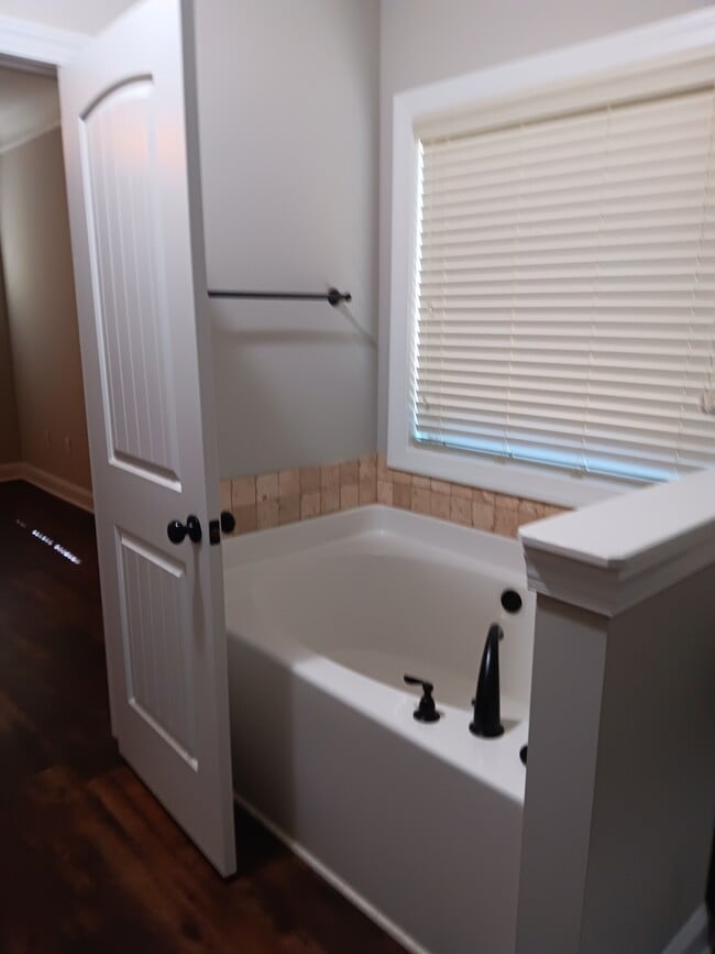 Building Photo - 173 Putters Dr