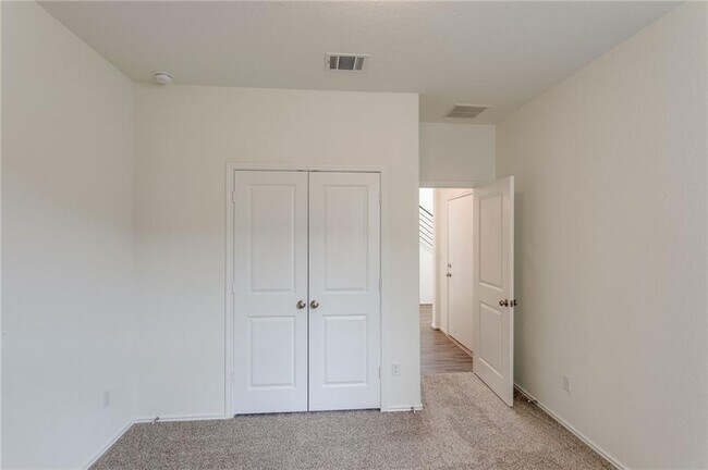 Building Photo - 224 Montauk Loop