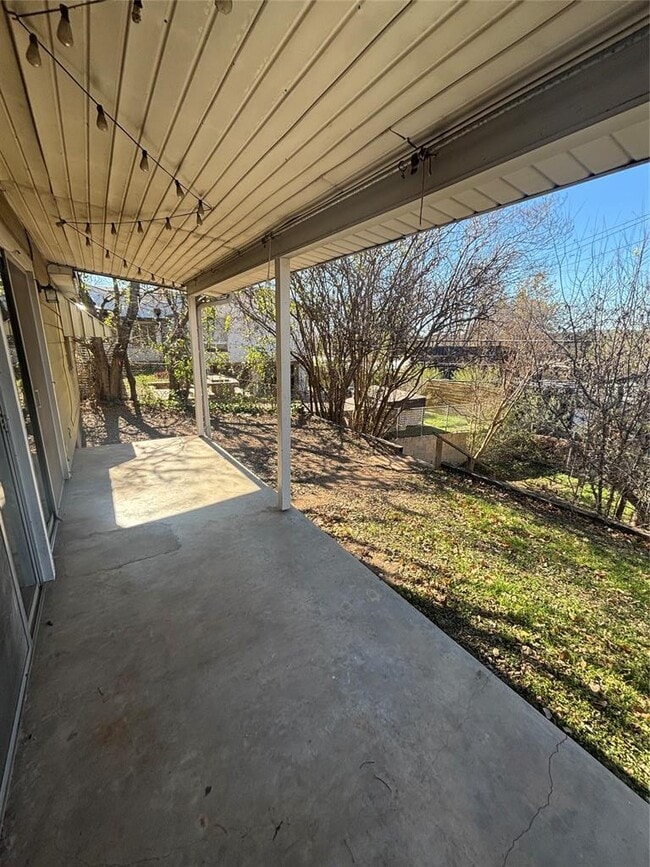 Building Photo - 2324 Hartford Rd