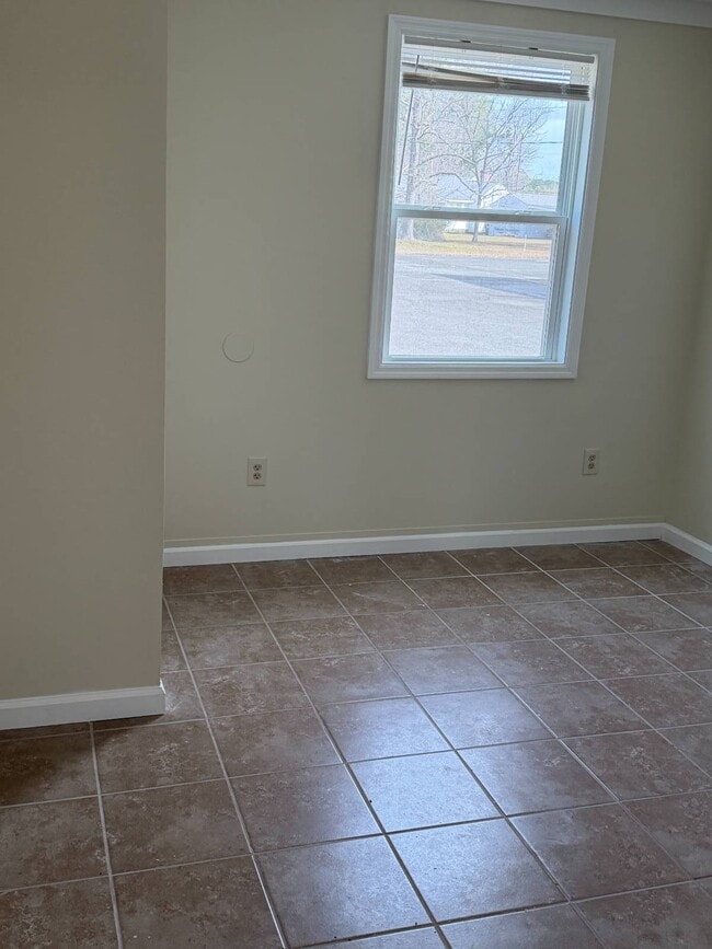 Building Photo - 551 N Lee Ave