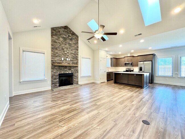 Building Photo - Updated 3 Bedroom High Point Condo with Large Bonus Room!