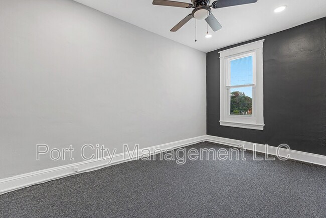 Building Photo - 2813 Presbury St