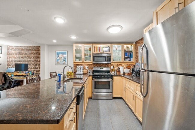 Building Photo - 194 Washington St