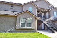 Building Photo - 1071 W Pine Ave
