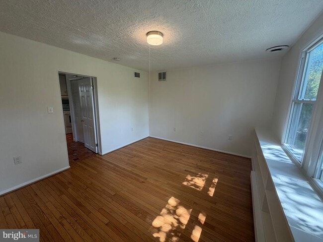 Building Photo - 5014 Delaware St