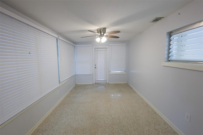 Building Photo - 1040 Charles St