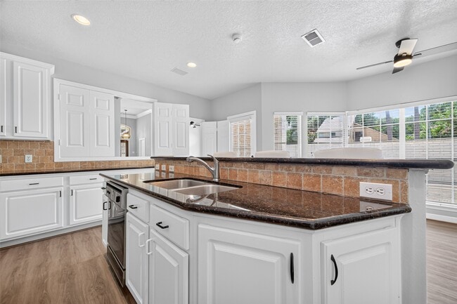 Building Photo - 14303 Reissen Ln