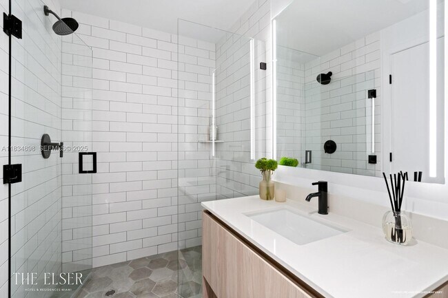 Building Photo - 398 NE 5th St