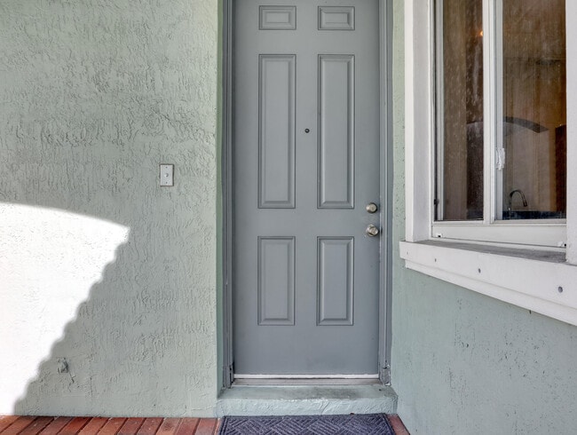 Building Photo - 2226 Oakmont Dr