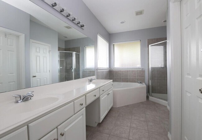 Building Photo - BEAUTIFUL 2 BEDROOM 2 BATH LEASE HOME BUIL...
