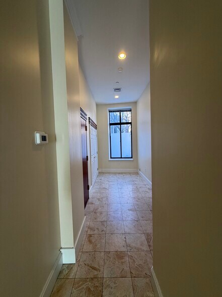 Building Photo - 108 Richmond St