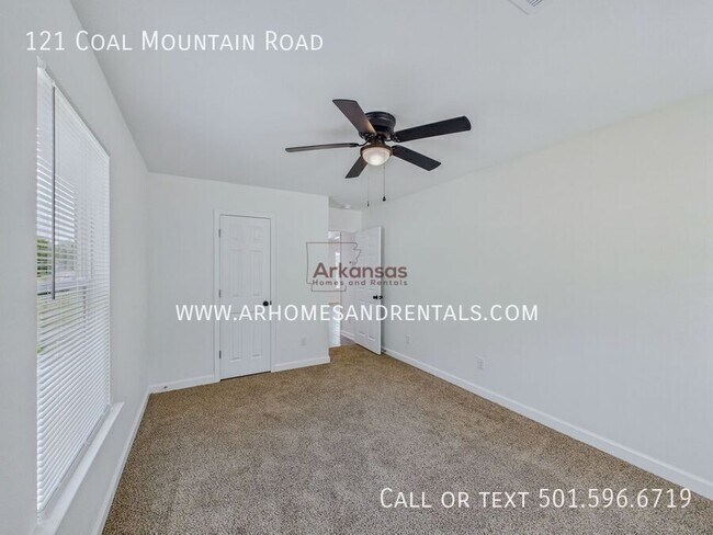Building Photo - 209 Round Mountain Rd