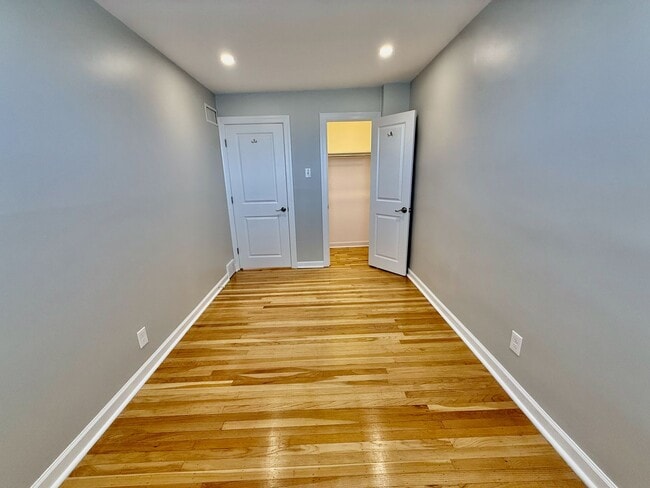 Building Photo - RARELY Offered completely RENOVATED PACKER PARK 3 Bedroom/2.5 Bath HOME w/ Central AC-HARDWOOD Fl...