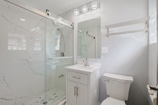 Building Photo - 475 Courtesy Ln