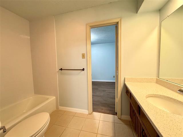 Building Photo - 1925 Glen Hill Dr