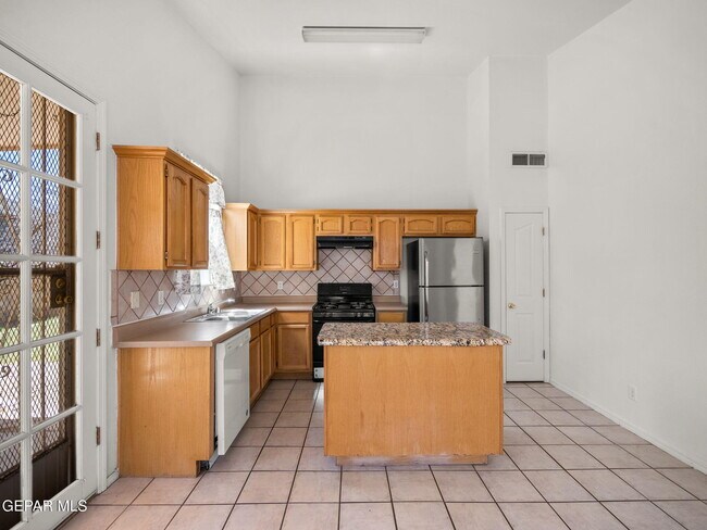 Building Photo - 5416 Roger Maris Dr