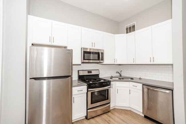 Building Photo - 807 N Wabash Ave