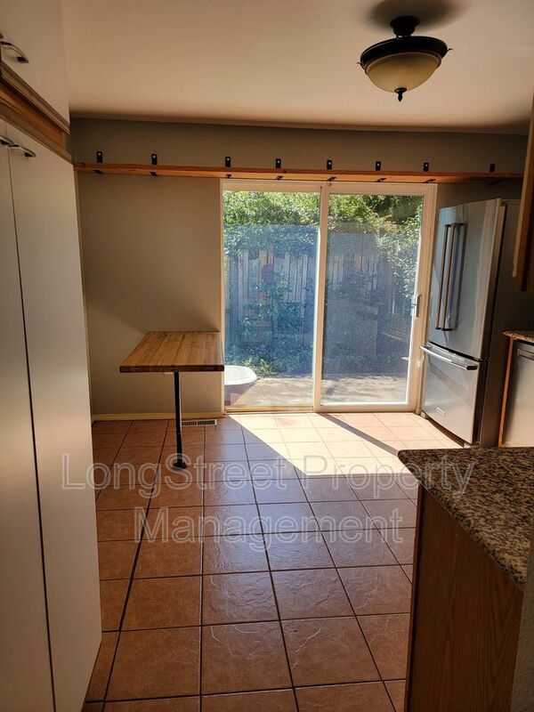 Building Photo - 780 SE Marion Ave