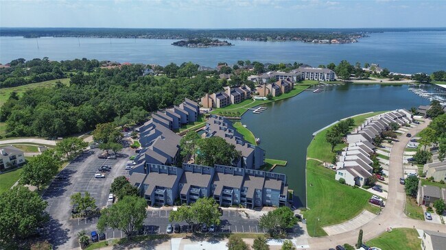 Building Photo - 12500 Melville Dr