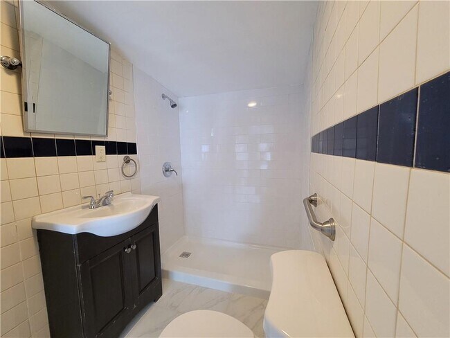 Building Photo - 15 Girouard St