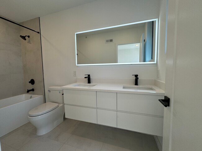 Building Photo - 1623 Christian St