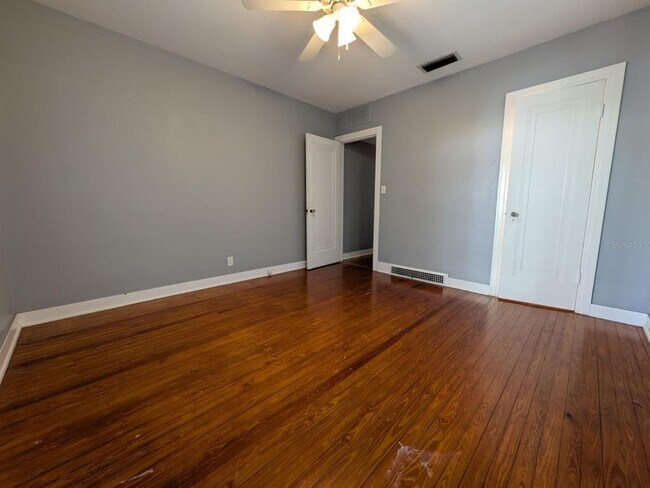 Building Photo - 145 29th Ave N