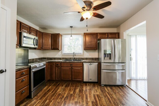 Building Photo - 2025 Santuomo Ave