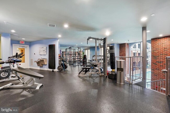 Building Photo - 27 Booth St