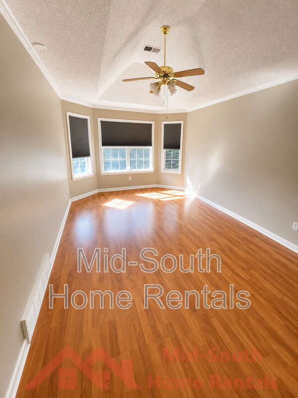 Building Photo - 9901 Woodland Bend Dr