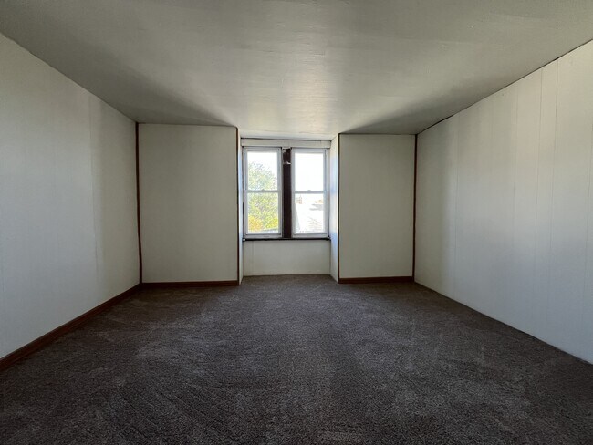 Building Photo - 934 S 21st St