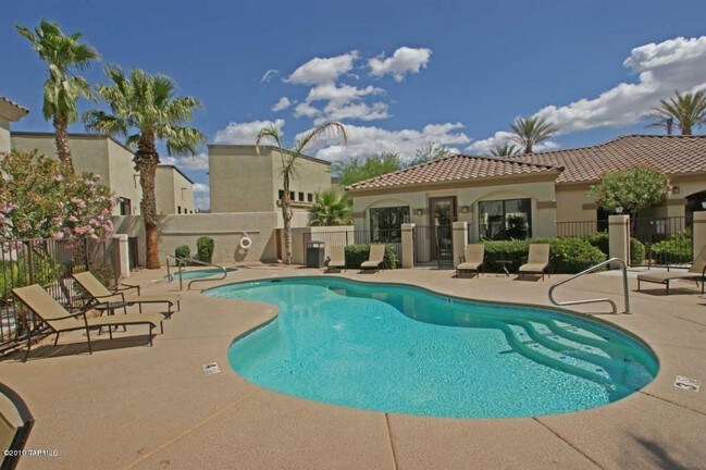 Building Photo - 2550 E River Rd