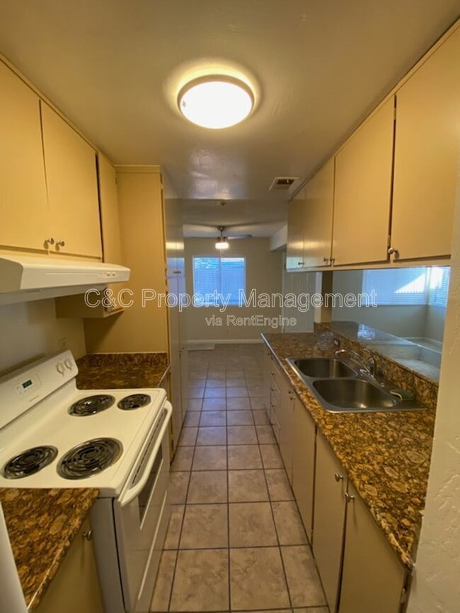 Building Photo - 1864 Roca Ct