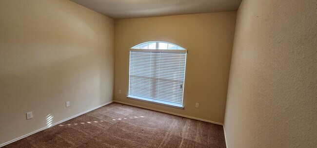 Building Photo - Beautiful 3 Bedroom House