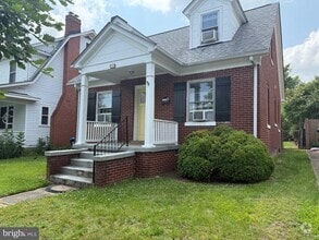 Building Photo - 814 Brompton St