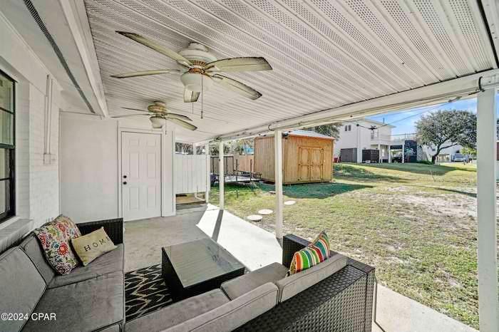 Building Photo - 15012 Royal Palm Ave
