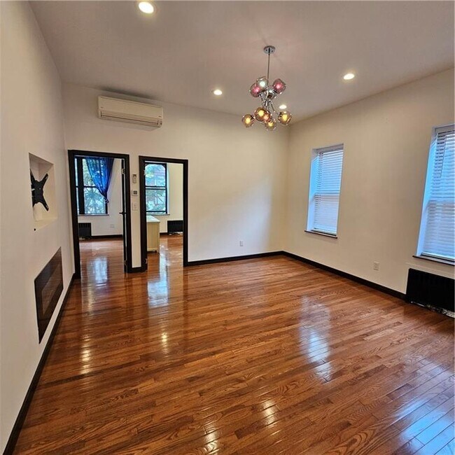 Primary Photo - 1535 E 31st St