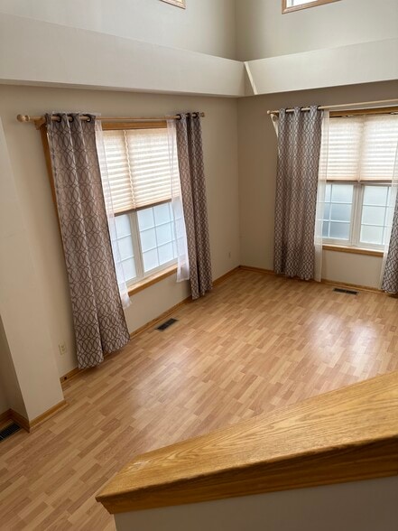 Living - 15100 Dunwood Trl