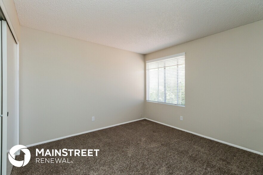 Building Photo - 1033 N Arvada